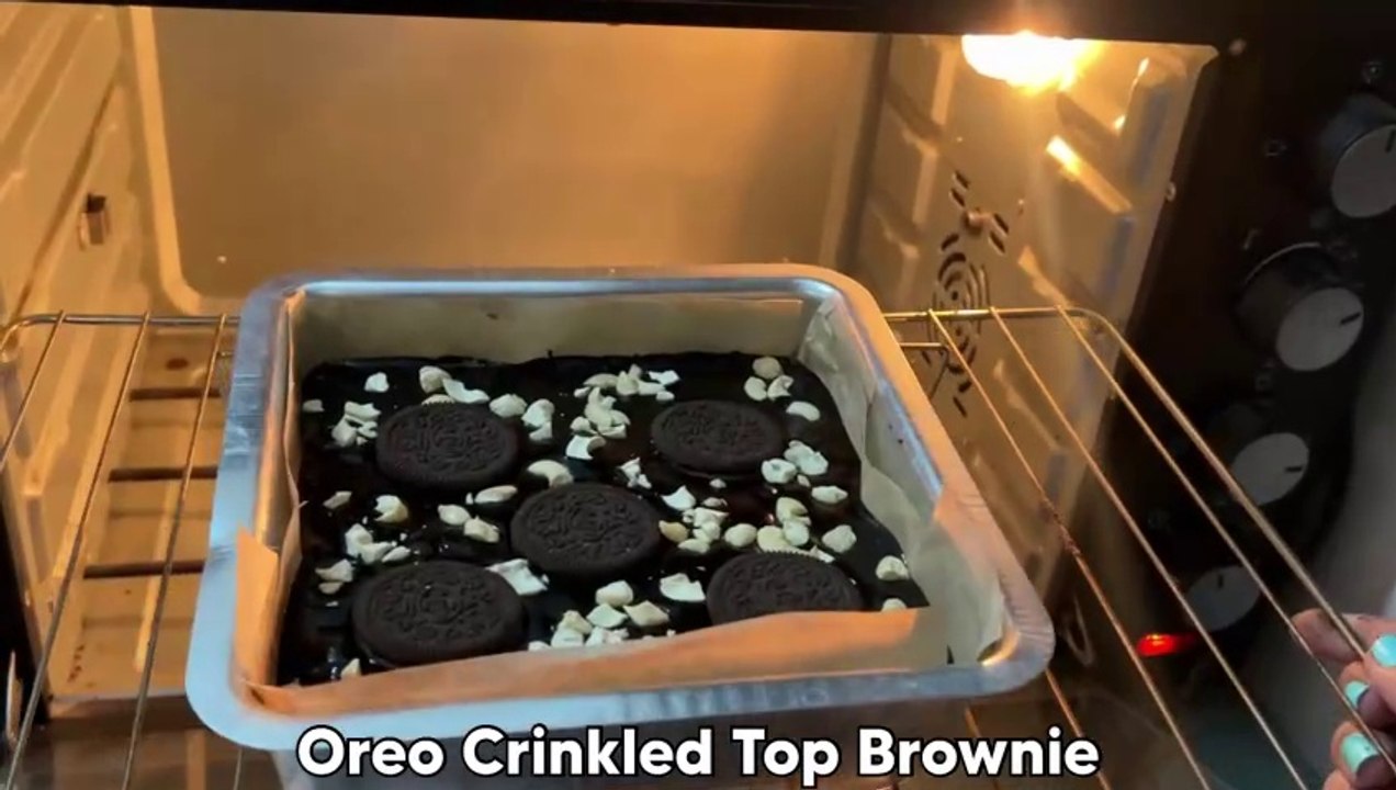 Oreo Crinkled Top Brownie | Fudge Brownie Recipe Eggless | Ultimate Fudgy Chocolate Brownie |