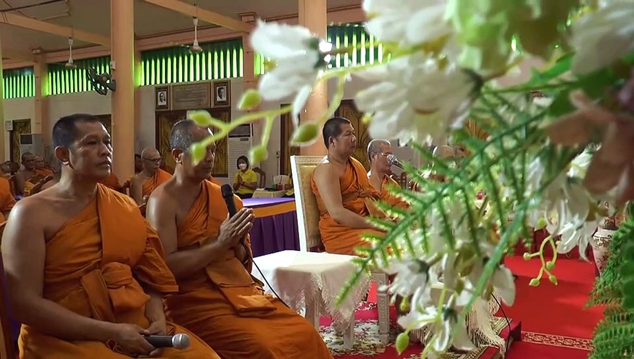 ลพบุรี  พระสงฆ์ 3 อำเภอ 350 รูปจัดพิธีเจริญพระพุทธมนต์ถวายพระพรชัยมงคล