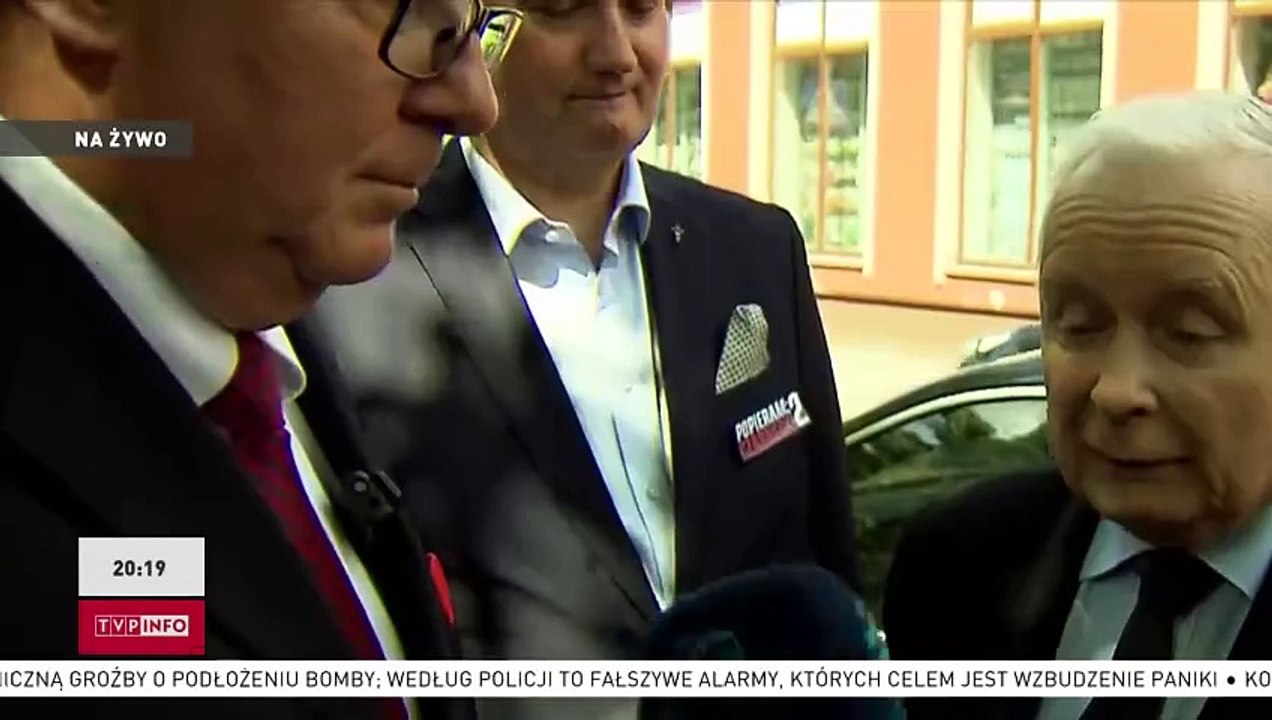 Bez trybu - czołówka i tyłówka