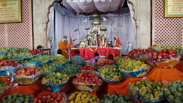 देवशयनी एकादशी: गोविंददेवजी को लगाया 1100 किलाे आमाें का भोग, दर्शन करने उमड़ी भीड़