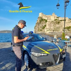 Corse da 35 euro pagate 75: sanzionati 30 tassisti a Ischia (17.07.24)