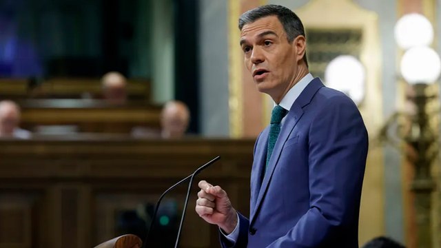 Sánchez no concreta su plan para los medios y acusa a la oposición de comprar líneas editoriales