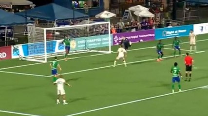 Il gol sembra fatto, ma salva due volte sulla linea