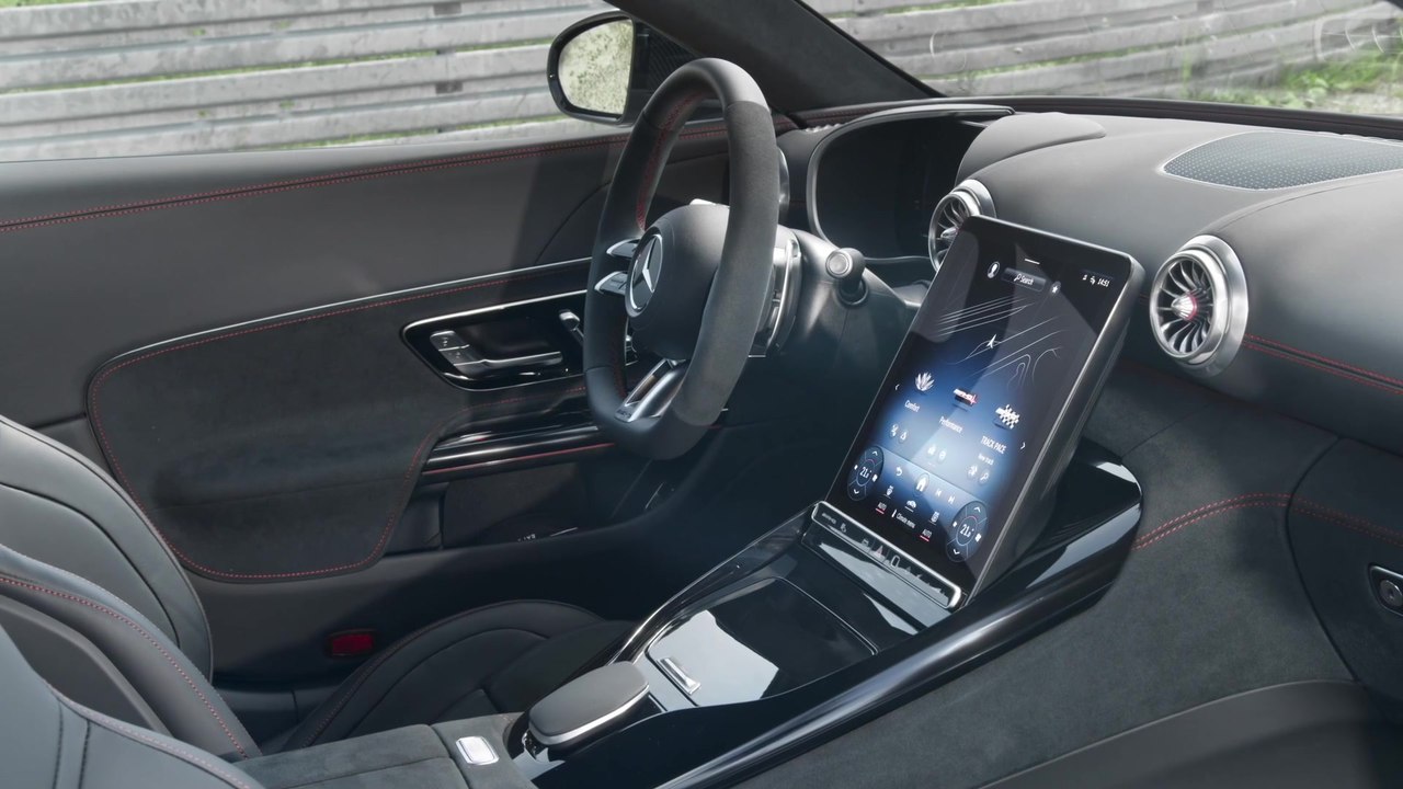 Der neue Mercedes-AMG GT 63 PRO 4MATIC+ - Standfeste Keramik-Bremse, 21-Zoll-Schmiederäder und Cup-Reifen ohne Aufpreis