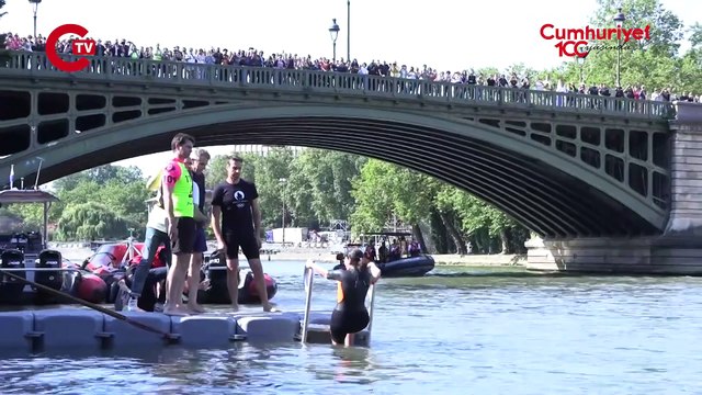 Kirlilik tartışmaları gündem olmuştu: Paris Belediye Başkanı Sen Nehri'nde yüzdü!