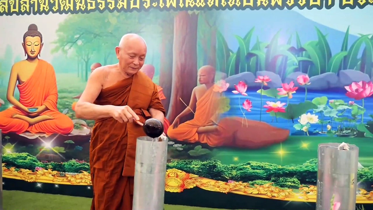 ลพบุรี  ชาวบ้านสืบสานประเพณีหล่อเทียนพรรษาเพื่อนำไปถวาย 9 วัด
