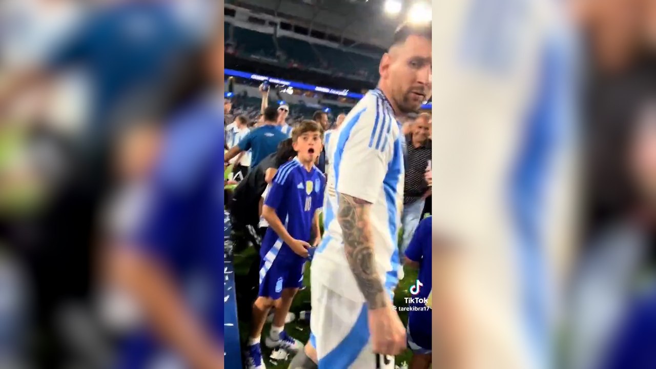 Messi rechaza de malas maneras a un fan que le pide una foto