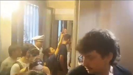 Venezia, tensioni e urla in Consiglio: «Vergogna, vergogna»