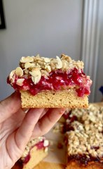Carrés à la Cerise façon Crumble | Recette Estivale Facile et Délicieuse