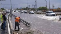 Ankara-Konya yolunun Bala kavşağı sağanak nedeniyle ulaşıma kapandı