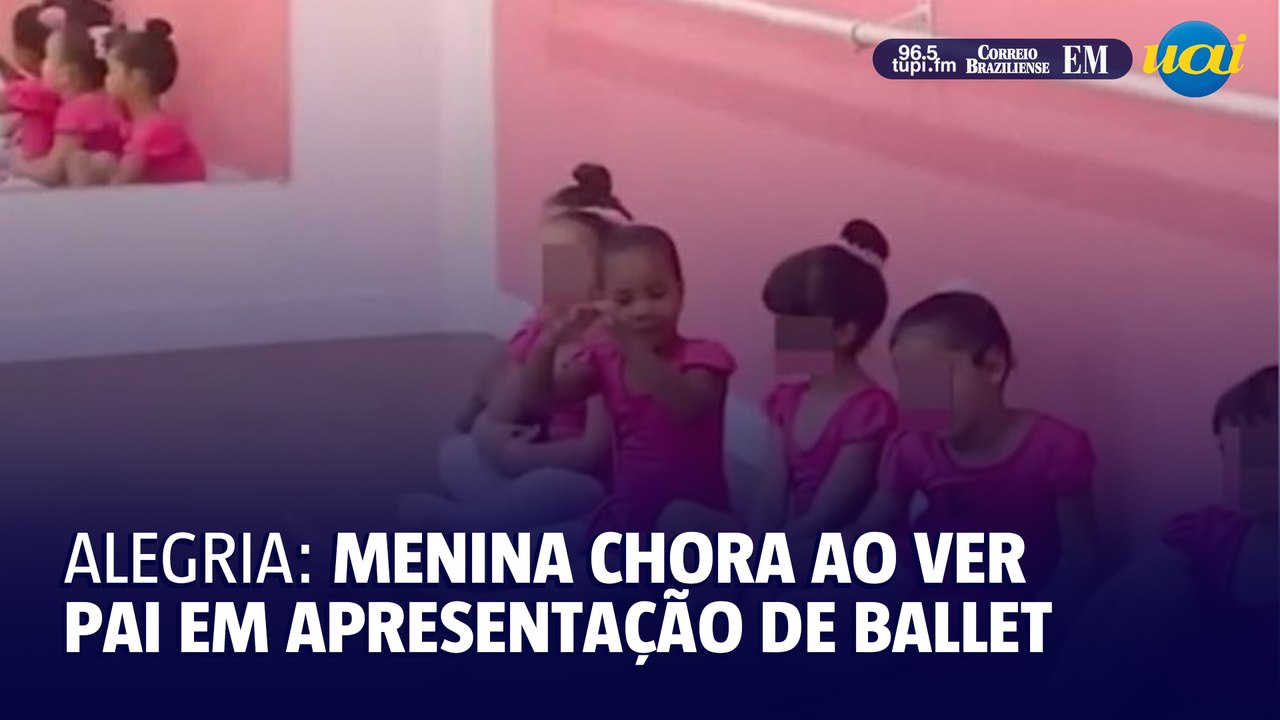 Menina se emociona ao ver pai em sua apresentação de ballet