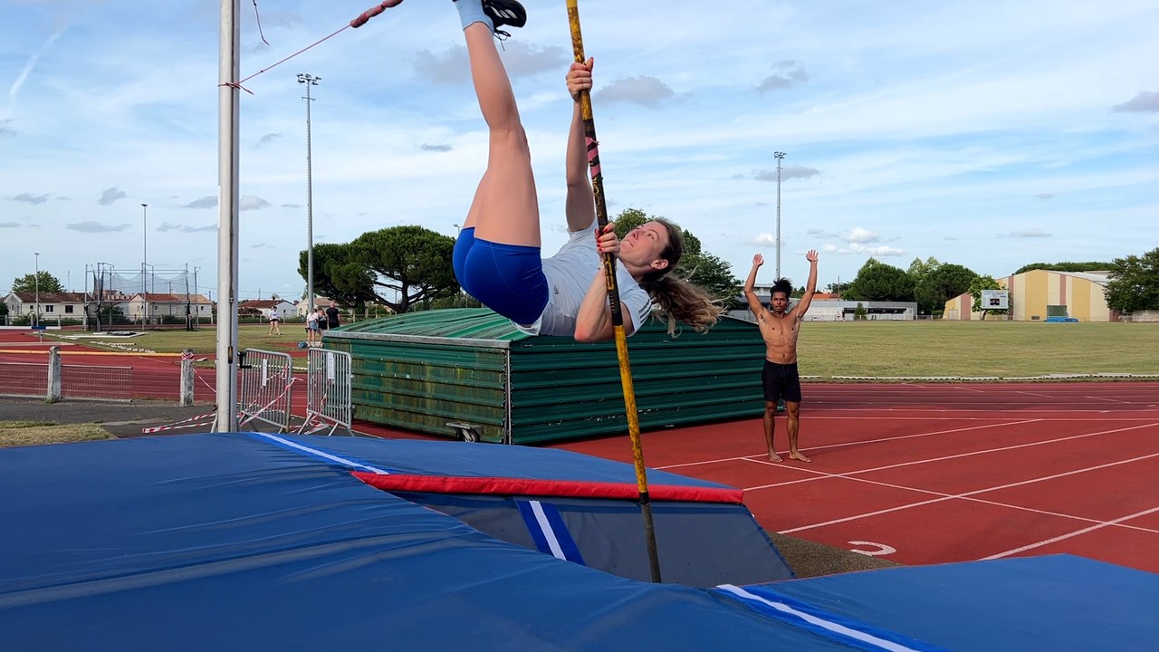 La course contre la montre de la perchiste Margot Chevrier pour participer aux JO 2024