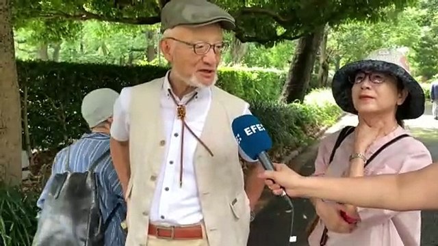 Una planta que florece una vez al siglo abre sus flores en un parque de Tokio