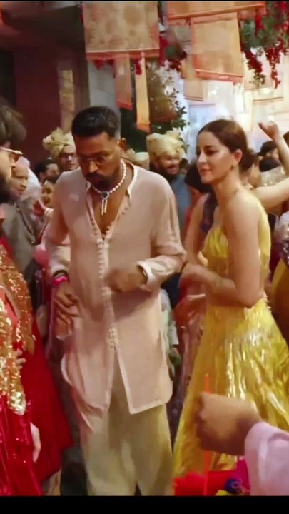 Hardik Pandya dances with Ananya Pandey at Anant-Radhika's Baraat Ceremony ✨   #AnantRadhikaCelebration #ARWeddingCelebrations #AnantRadhikaWedding #anantandradhika #anantambaniwedding #anantwedsradhika #AnantRadhika #radhikamerchant #anantambaniradhikame