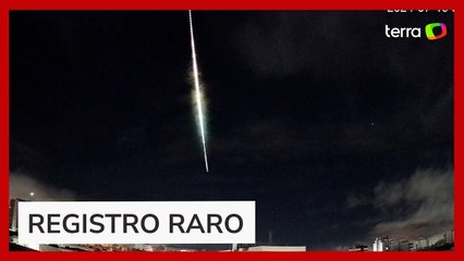 Meteoro Fireball é registrado sobre o mar em direção ao litoral do RS