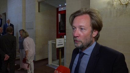 Au Sénat, Boris Vallaud et les députés socialistes retrouvent leurs collègues sénateurs
