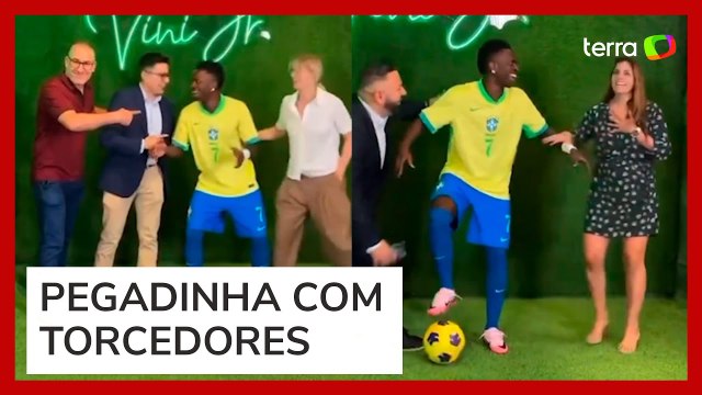 Vini Jr finge ser sua própria estátua em museu de cera e surpreende visitantes