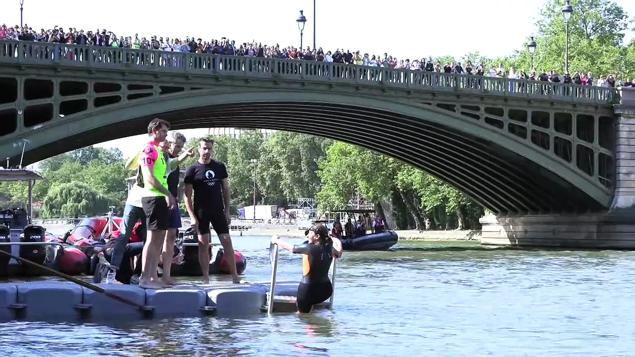 JO-2024: bain olympique pour la maire de Paris Anne Hidalgo dans la Seine