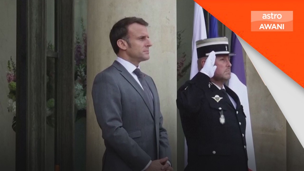 Macron terima peletakan jawatan PM Perancis