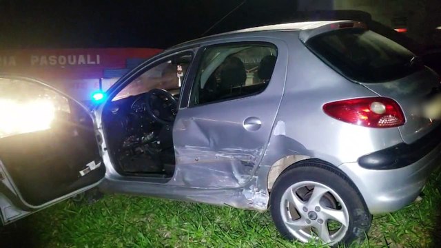 Corsa e Peugeot 206 se envolvem em colisão na BR-277, em Santa Tereza do Oeste