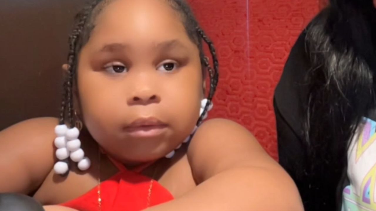 Little girl picks up the British accent from Peppa Pig