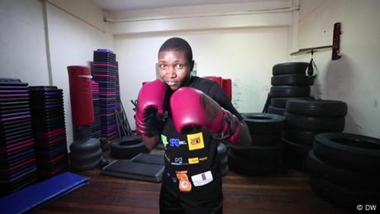How a Kenyan trains women boxing against femicide