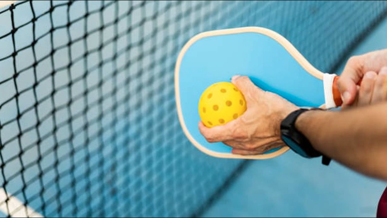 ¿Qué Es Exactamente El Pickleball Y Por Qué Es Tan Popular?