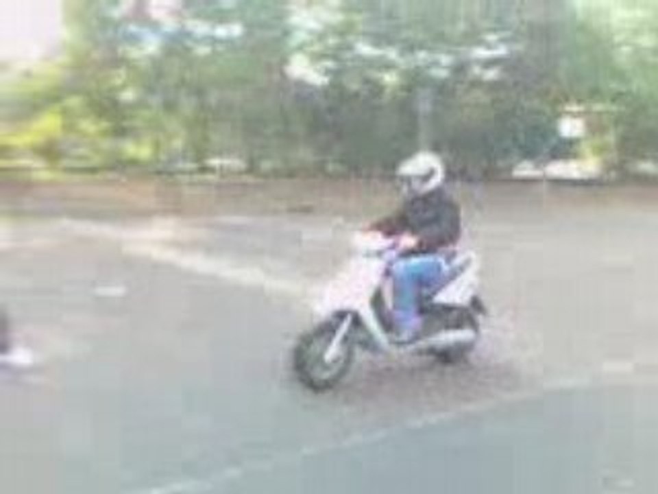 karot72 en scoot salto!!