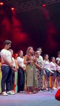 Yunan şarkıcı Türk Bayrağı'nı ve Atatürk resmini görünce sahneye çıkmadı