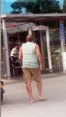 6 yaşındaki çocuğunu baltayla öldürüp, kanlar içinde yoga yaptı