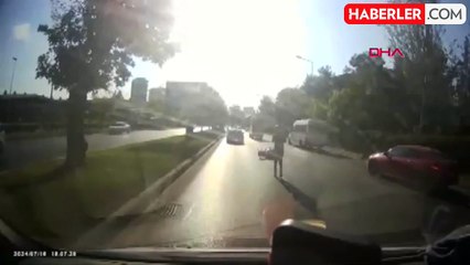 Bakırköy'de Motosikletli Son Anda Ölümden Kurtuldu
