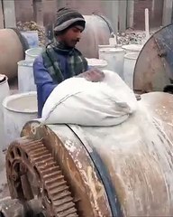 फ़ैक्टरी में सिरेमिक टॉयलेट सीट निर्माण प्रक्रिया