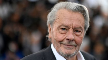 Alain Delon malade et très affaibli : son fils Anthony obligé d'écourter ses vacances