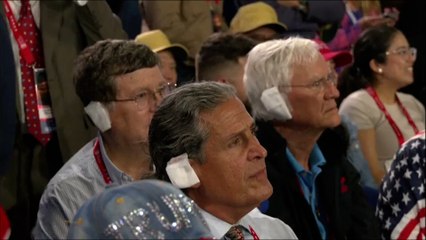 Trump marca tendencia con su oreja vendada
