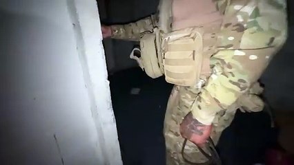 Foragido e outros alvos são presos em conjunto habitacional de Salvador