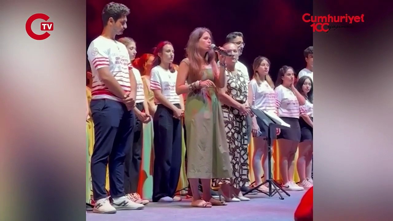 Yunan ‘şarkıcı’ Despina Vandi Türk bayrağından rahatsız oldu, sahneye çıkmadı!