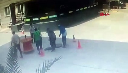 Görme engelli hamile kadın, kapağı açık bırakılan rögara düştü