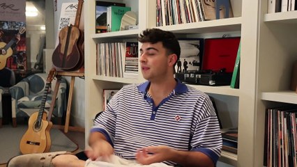 Una jota en el colegio mayor: Juanjo sigue el camino de Amaia para encontrarse a sí mismo con 'Mis tías'