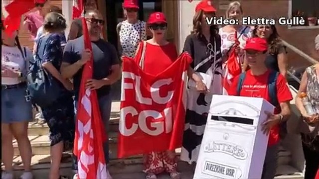 Scuola, il presidio Cgil sotto l'ufficio regionale scolastico