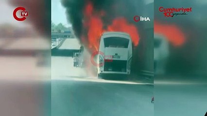 Lastiği patlayan işçi servisi küle döndü