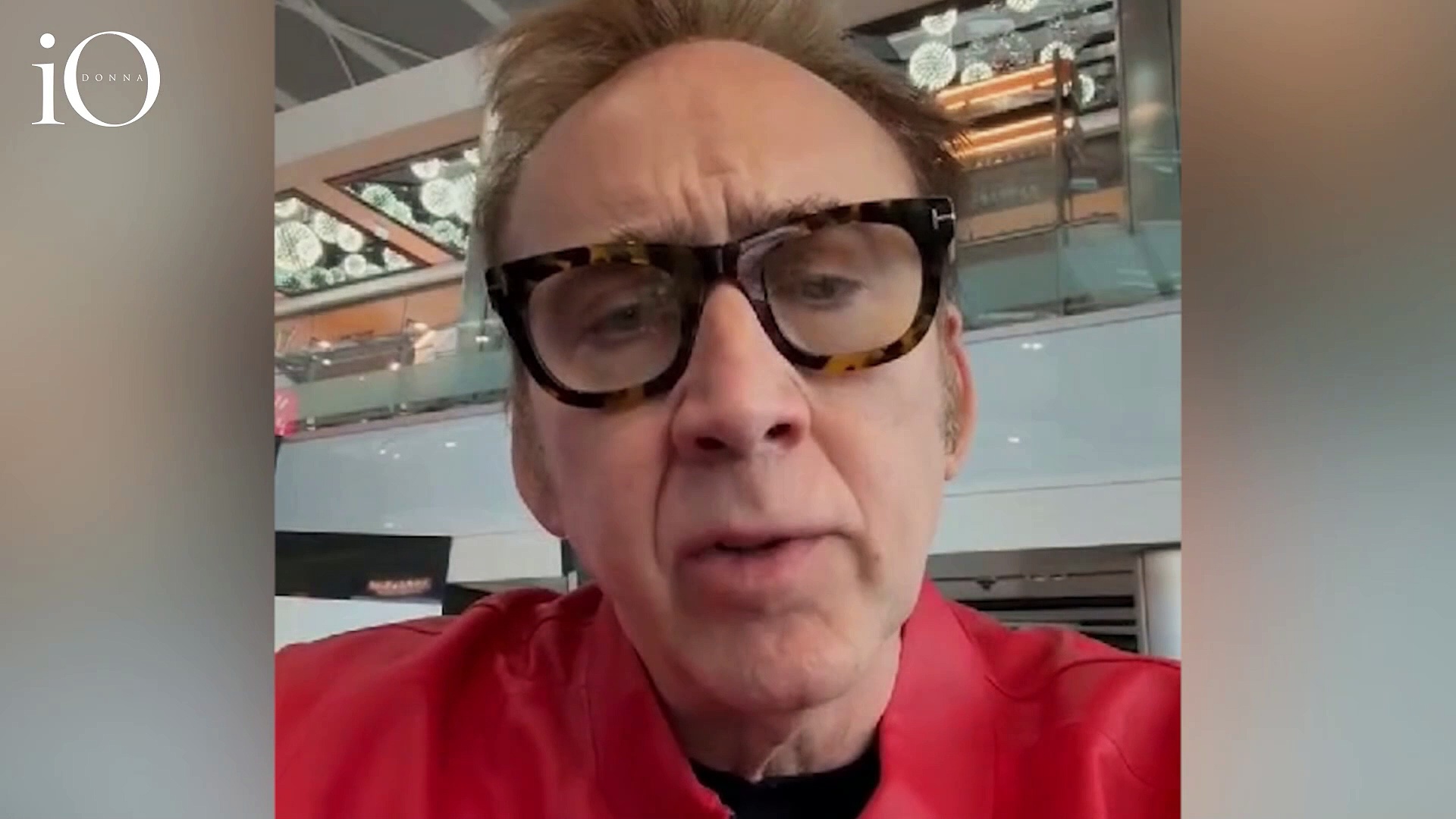Video Nicolas Cage affranto per l'assenza al Taormina Film Festival: «Sta succedendo qualcosa a casa»