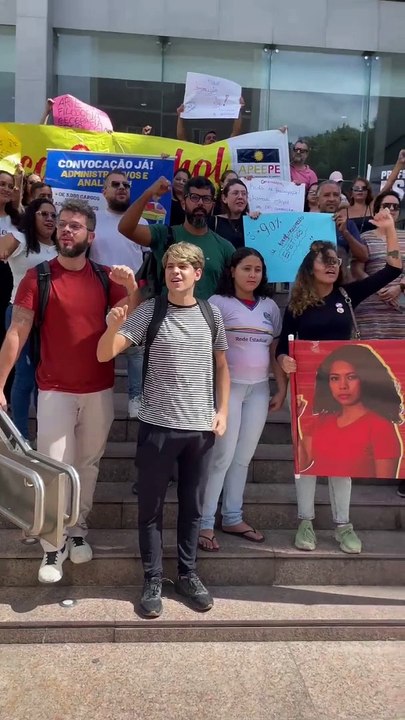 Professores protestam na Alepe