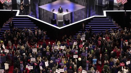Companheiro de chapa, Vance elogia Trump em apresentação oficial