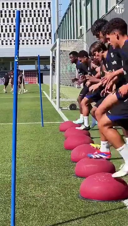 Los canteranos del Barça entrenan con el equipo de Hansi Flick