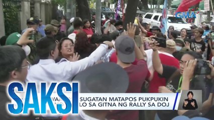 Guwardiya, sugatan matapos pukpukin umano sa ulo sa gitna ng rally sa DOJ | Saksi