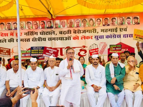 केंद्र और प्रदेश की भाजपा सरकार युवाओं के भविष्य के साथ कर रही है खिलवाड़