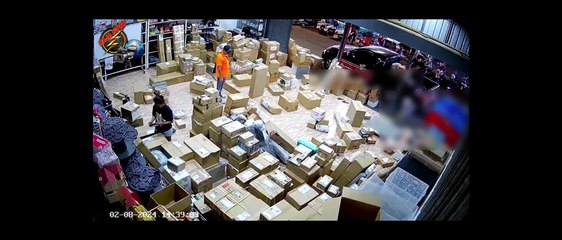 นนทบุรี วงจรปิด หนุ่มเซ็งประมูลของแต่งรถมินิคูเปอร์จากญี่ปุ่นแต่โดนคนส่งของขโมย ไร้ความรับผิดชอบ ลั่นหากได้เงินค่าเสียหายคืนจะแบ่งให้โรงพักครึ่งหนึ่ง