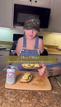 Nació sin brazos y realiza actividades con sus pies: La inspiradora historia de Emily Rowley