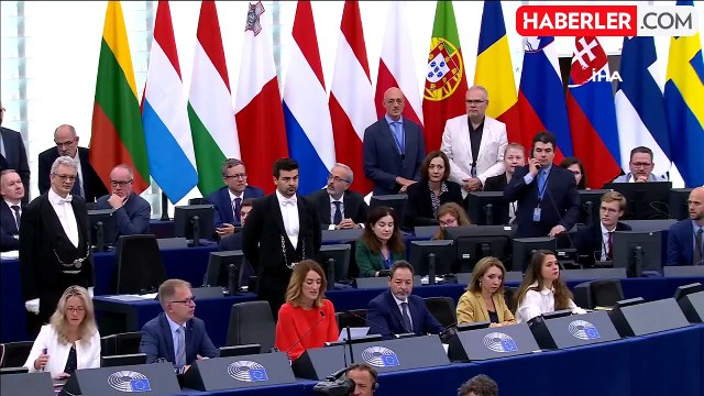 Ursula von der Leyen, Avrupa Birliği Komisyonu Başkanı olarak yeniden seçildi