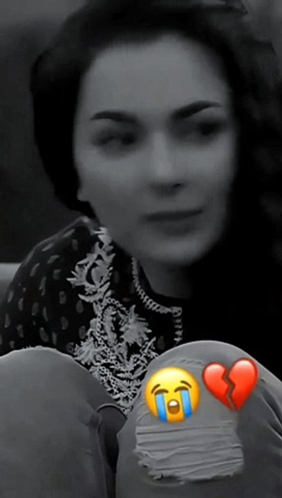 Hania amir emotional